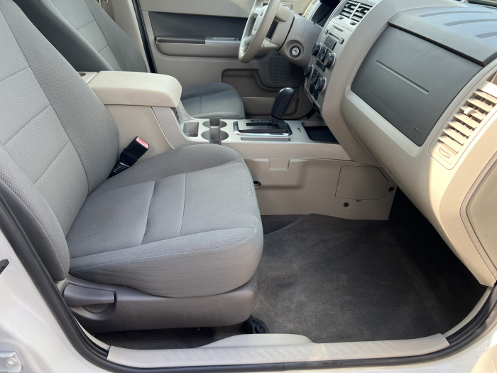 2010 Ford Escape 11