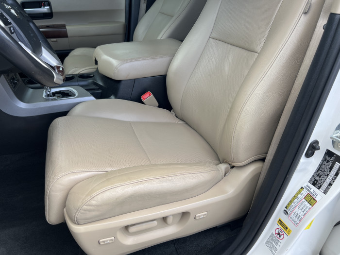 2014 Toyota Sequoia 4X4 8