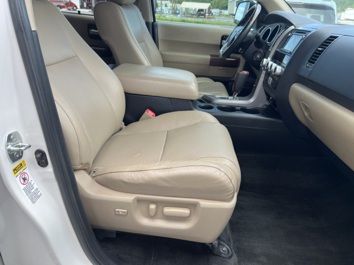 2014 Toyota Sequoia 4X4 17