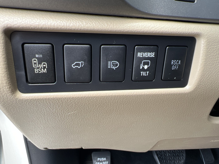 2014 Toyota Sequoia 4X4 19