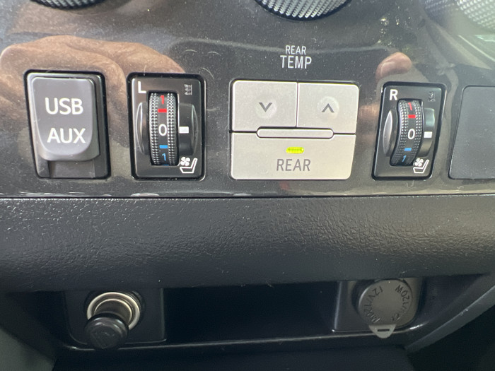 2014 Toyota Sequoia 4X4 27