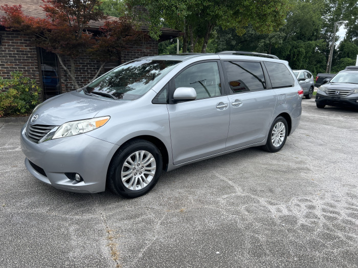 2013 Toyota Sienna XLE 1