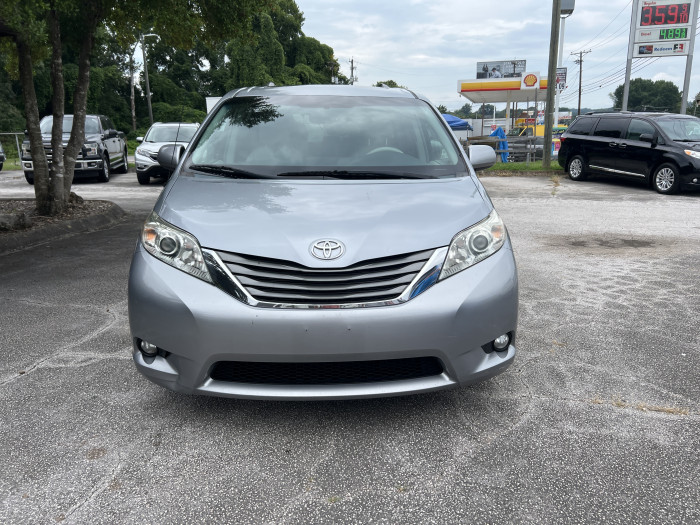 2013 Toyota Sienna XLE 6