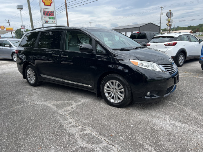 2017 Toyota Sienna XLE 5