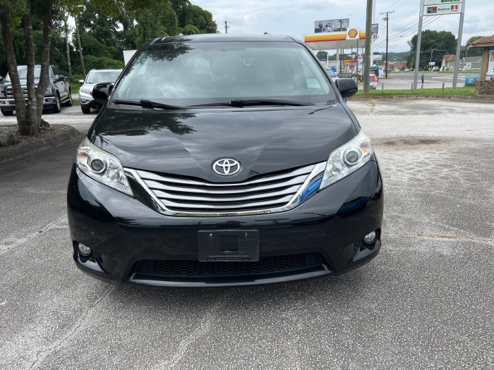 2017 Toyota Sienna XLE 6
