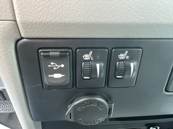 2017 Toyota Sienna XLE 23