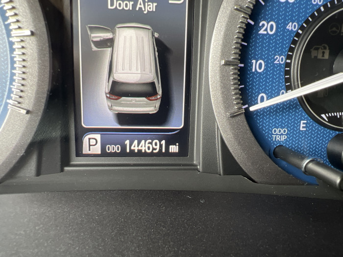2017 Toyota Sienna XLE 29