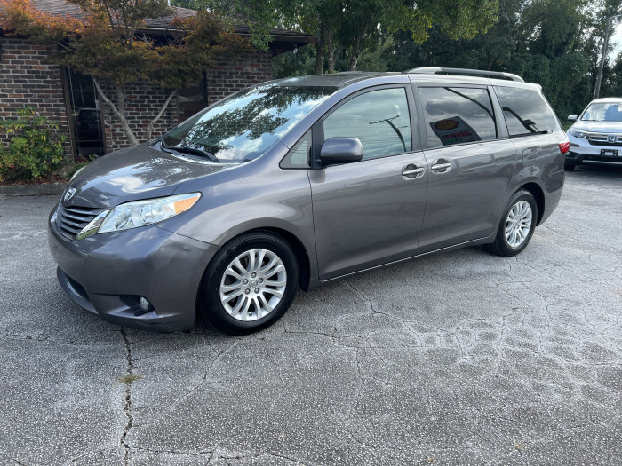 2016 Toyota Sienna XLE