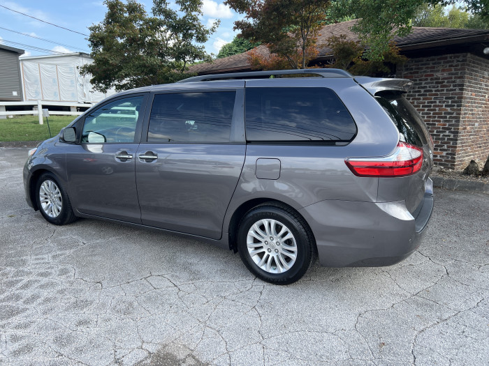 2016 Toyota Sienna XLE 2