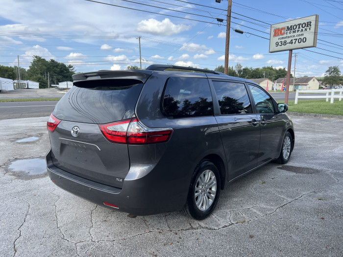 2016 Toyota Sienna XLE 4