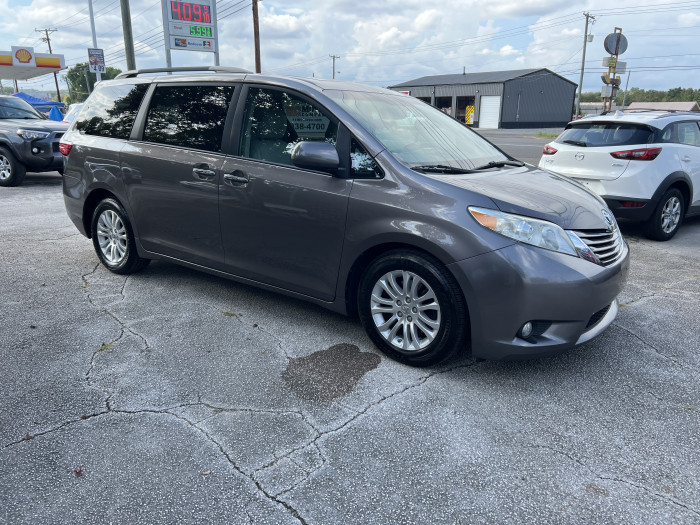 2016 Toyota Sienna XLE 5