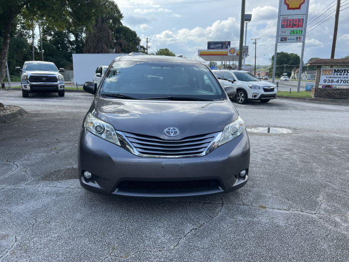 2016 Toyota Sienna XLE 6