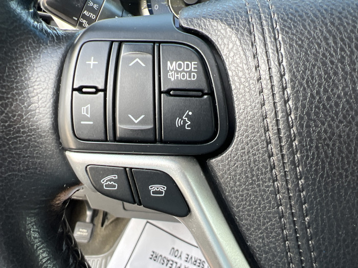 2016 Toyota Sienna XLE 26