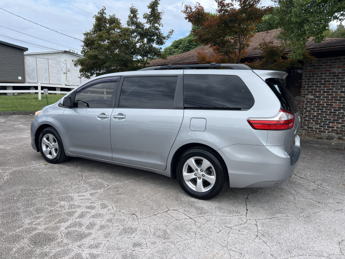 2015 Toyota Sienna LE 2