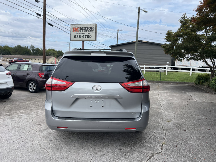 2015 Toyota Sienna LE 3