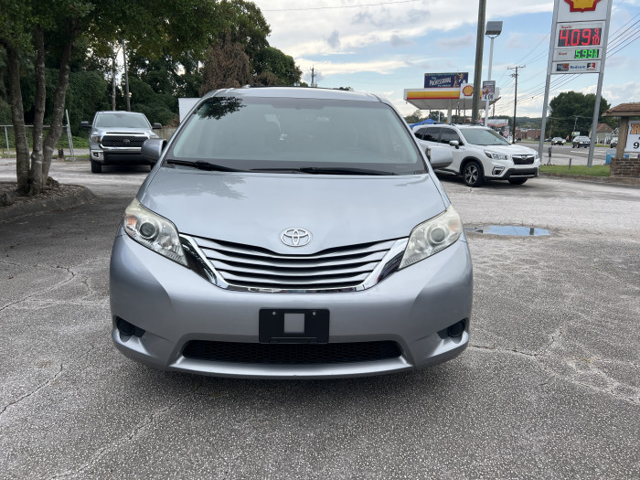 2015 Toyota Sienna LE 6