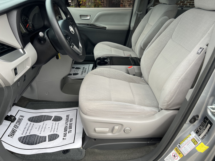 2015 Toyota Sienna LE 7
