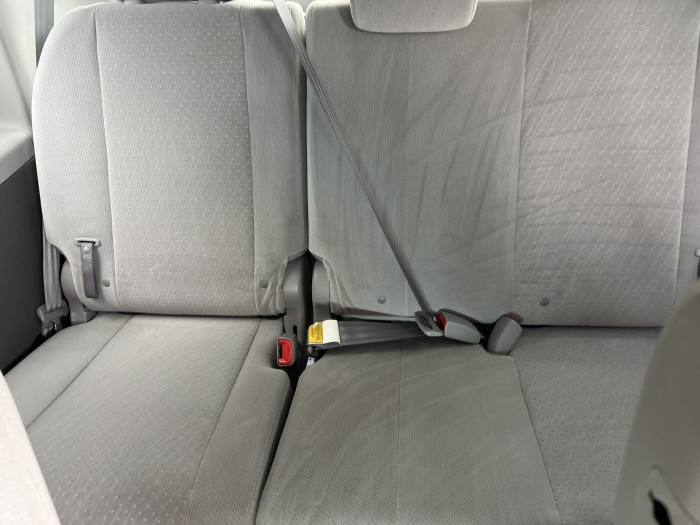 2015 Toyota Sienna LE 9