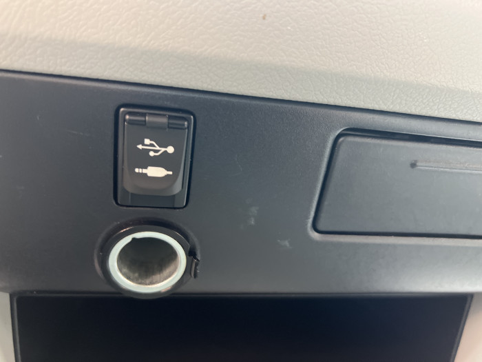 2015 Toyota Sienna LE 13