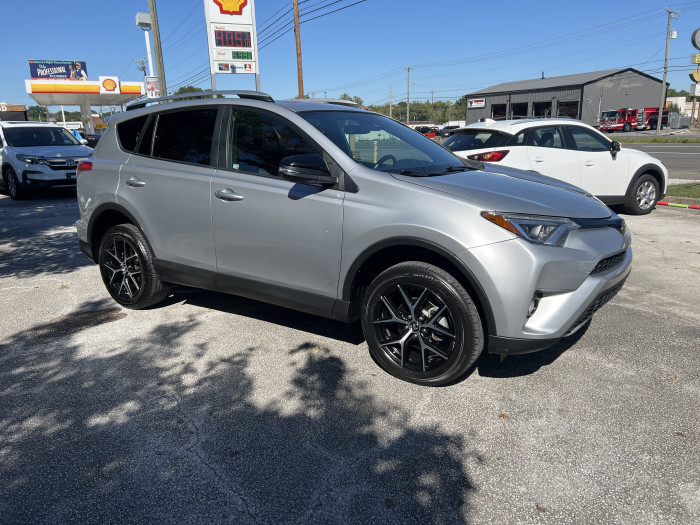 2018 Toyota RAV4 SE 6
