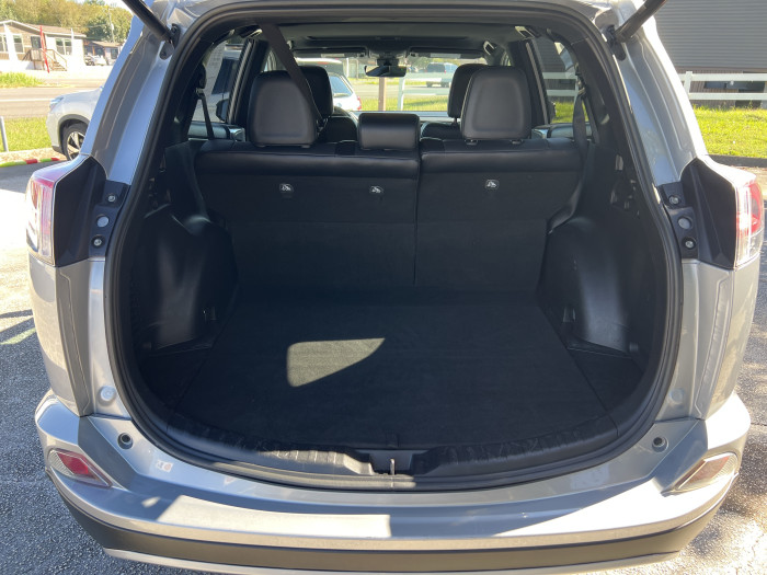 2018 Toyota RAV4 SE 11