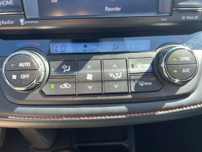 2018 Toyota RAV4 SE 18