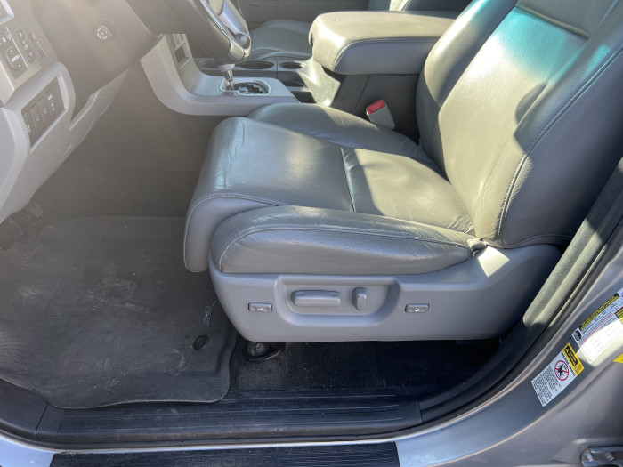 2016 Toyota Sequoia LTD 9