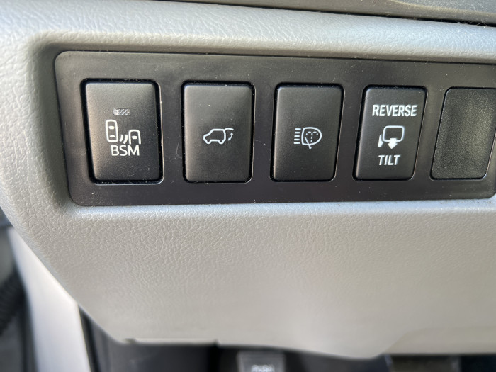 2016 Toyota Sequoia LTD 17