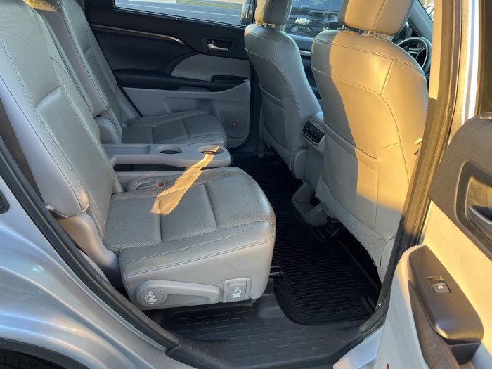 2015 Toyota Highlander AWD 14