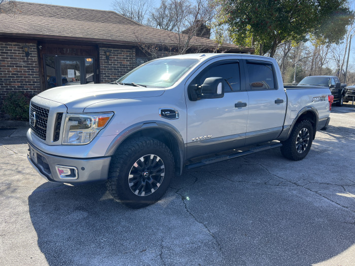 2017 Nissan Titan 4X4 1