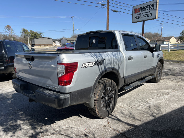 2017 Nissan Titan 4X4 4
