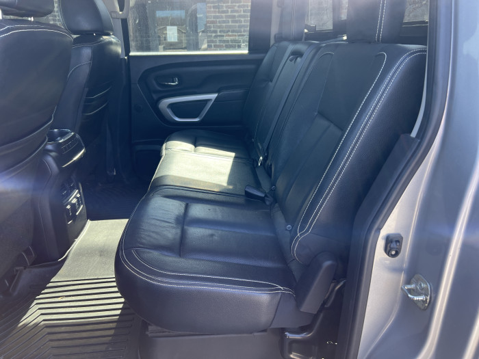 2017 Nissan Titan 4X4 8