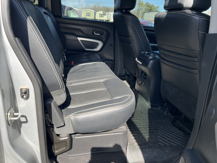 2017 Nissan Titan 4X4 11
